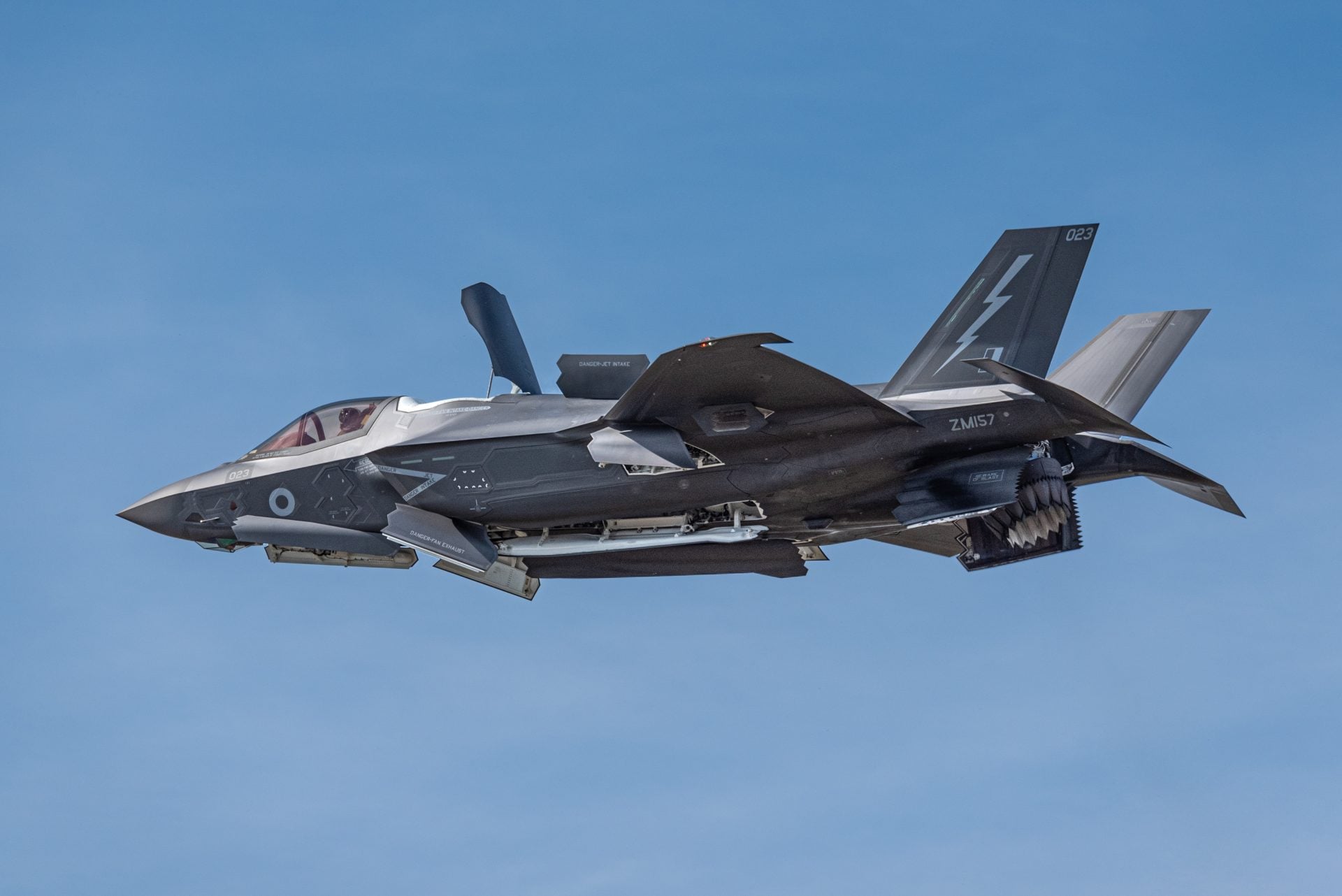 Πυρά δέχτηκε μαχητικό αεροσκάφος F-35 των ΗΠΑ, με αποτέλεσμα να πραγματοποιήσει αναγκαστική προσγείωση σε αμερικανική βάση