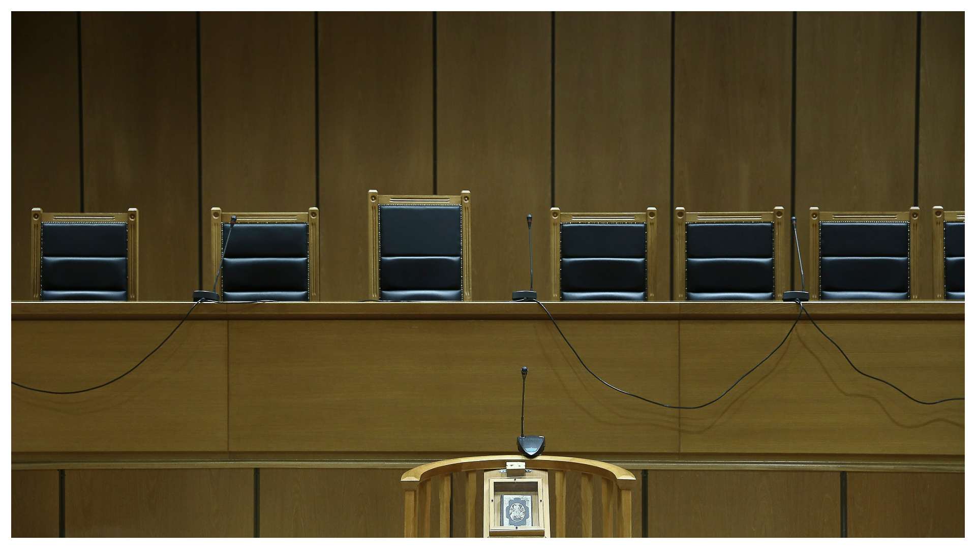 Η κλεψύδρα της δικαιοσύνης για τον νέο κύκλο των ερευνών στο σκάνδαλο των τηλεφωνικών υποκλοπών μόλις γύρισε και ο χρόνος