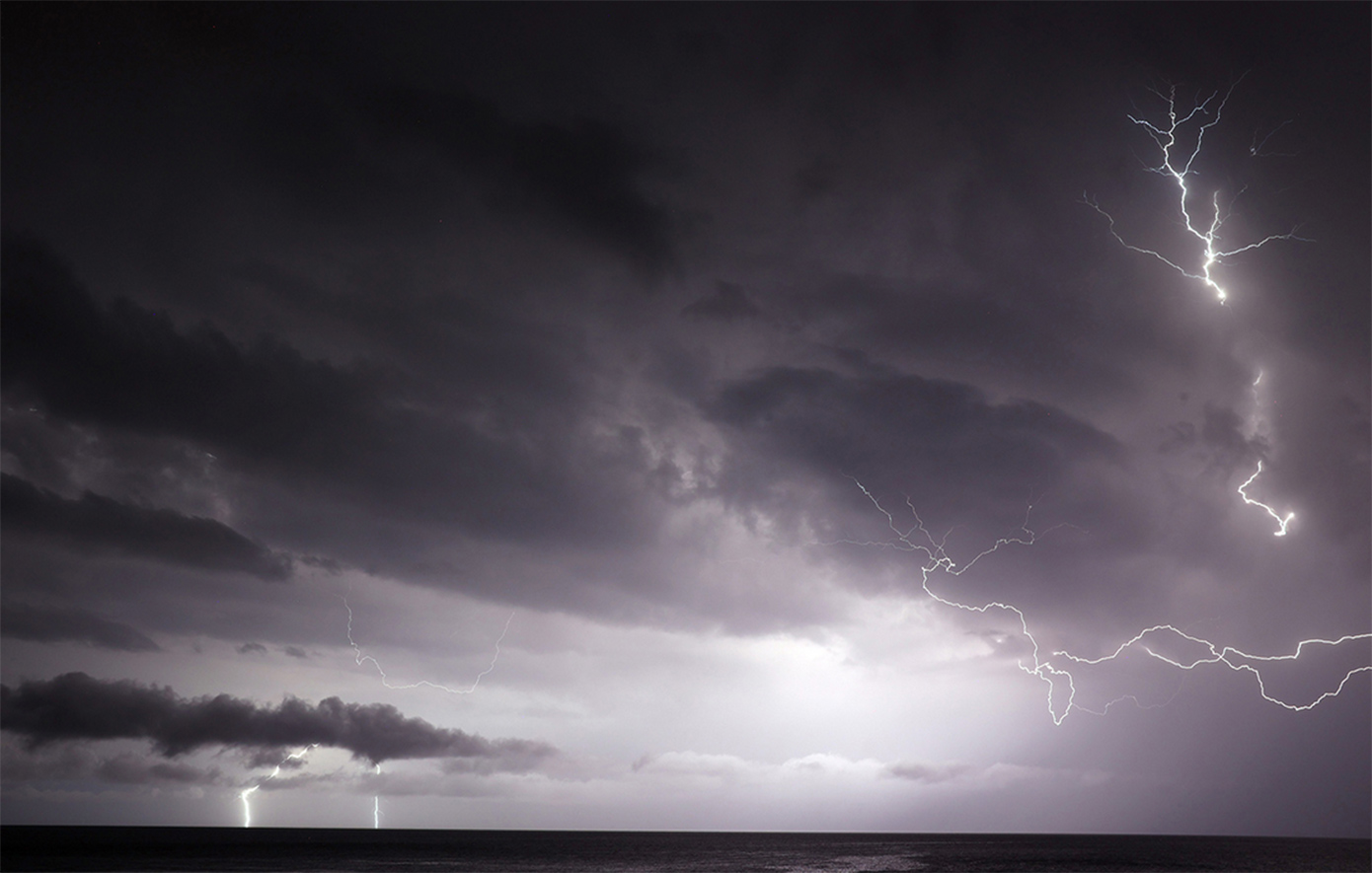 Από απόψε το βράδυ ξεκινά η ραγδαία επιδείνωση του καιρού, απόρροια της «επέλασης» της κακοκαιρίας «Deborah» από τη χώρα μας