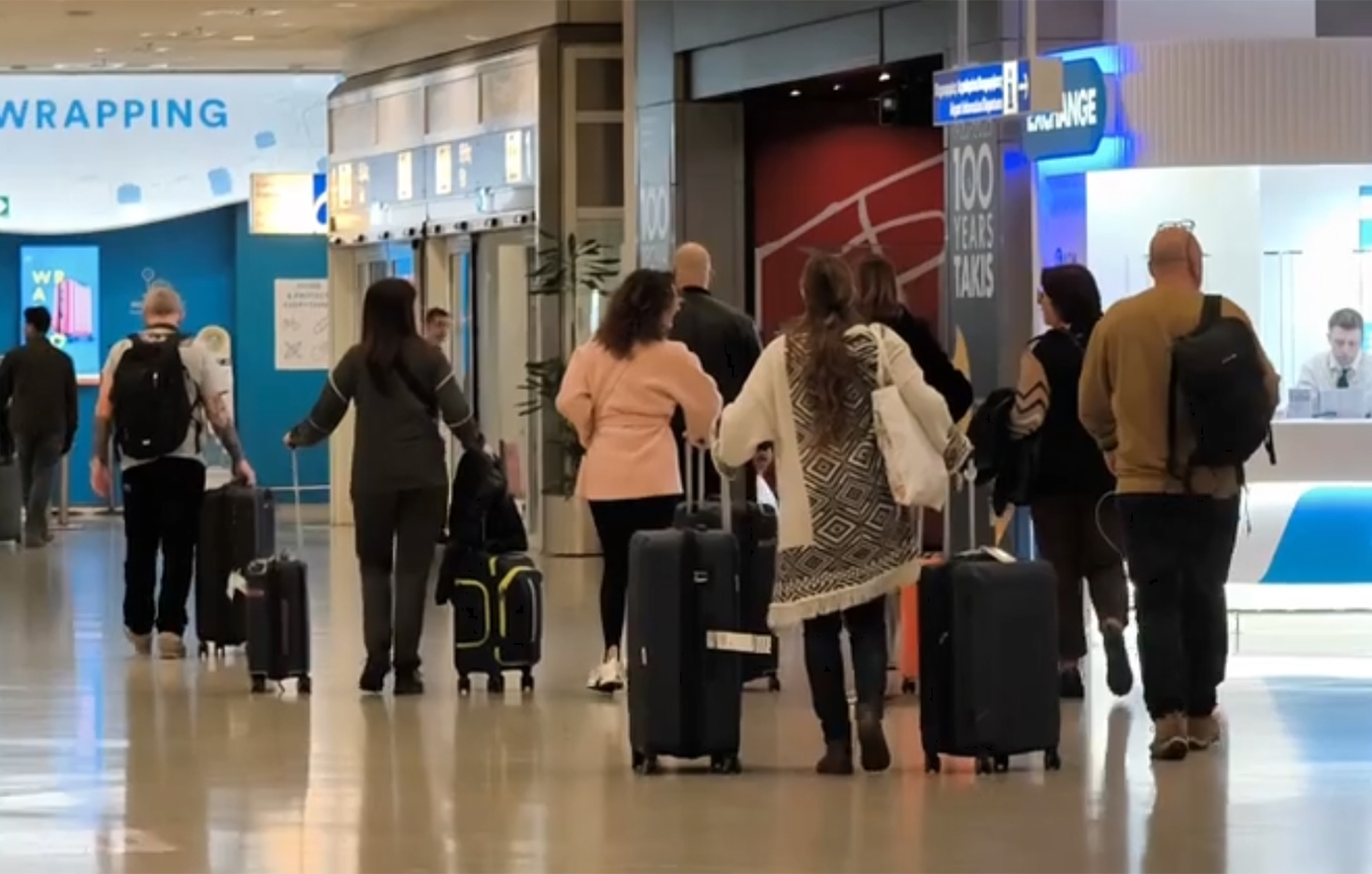 Συγκλονίζουν οι μαρτυρίες Ελλήνων που επιστρέφουν από τη Μέση Ανατολή, λόγω του πολέμου που ξέσπασε μετά την ισραηλοναμερικανική επίθεση στο Ιράν.