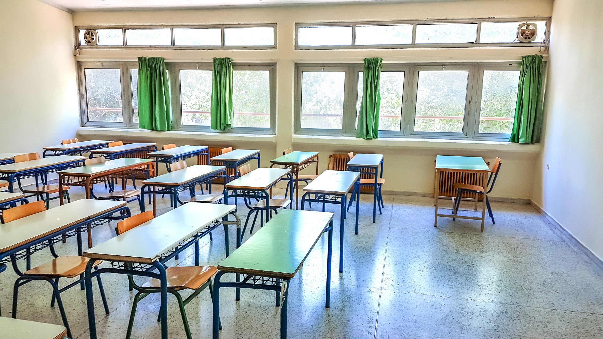 Δείτε αναλυτικά τι ισχύει με τα κλειστά σχολεία στην Αττική λόγω της κακοκαιρίας Erminio. Κανονικά τα πρωινά, κλειστά τα νυχτερινά