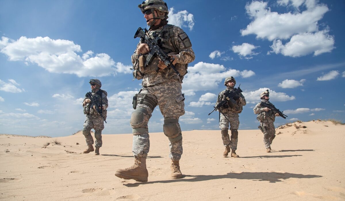 Με 8.000 πεζοναύτες και αλεξιπτωτιστές ο Ν.Τραμπ θέλει να επιχειρήσει να υποτάξει το Ιράν και όπως φαίνεται όλα θα είναι έτοιμα για αποβάσεις