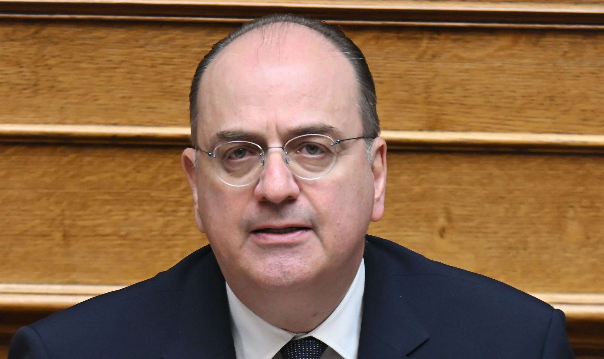 Ο ορυμαγδός των καταγγελιών της αντιπολίτευσης αλλά και οι αποστάσεις που άρχισαν να παίρνουν ο ένας μετά τον άλλον οι γαλάζιοι βουλευτές για την επικοινωνιακή διαχείριση της υπόθεσης του πτυχίου από τον Μακάριο Λαζαρίδη