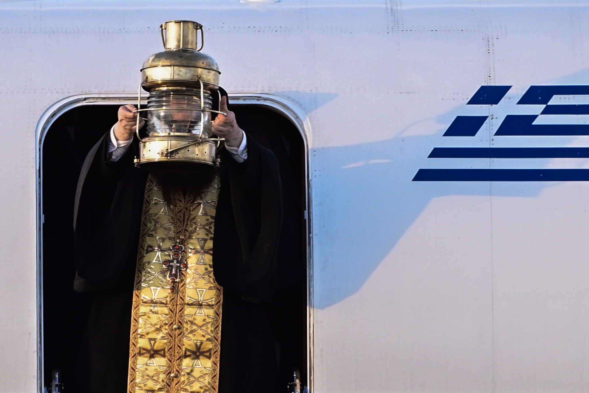 Η μεταφορά του Αγίου Φωτός στην Ελλάδα εξασφαλίζεται κανονικά και φέτος, όπως διαβεβαίωσε ο υφυπουργός Εξωτερικών, Γιάννης Λοβέρδος