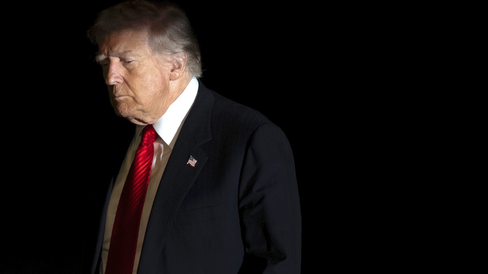 Ο πόλεμος με το Ιράν αμφισβητεί την παγκόσμια επιρροή των ΗΠΑ και εντείνει τις πιέσεις στις διεθνείς συμμαχίες, την ώρα που οι αντίπαλοι