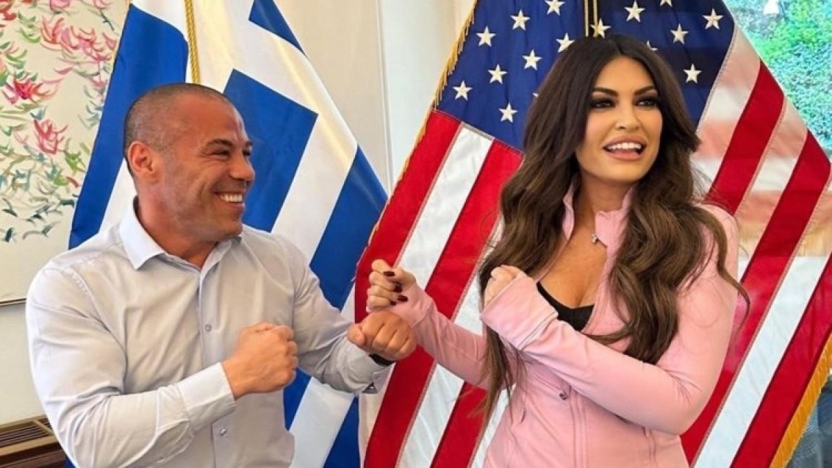 Συνάντηση με την πρέσβειρα των ΗΠΑ, Κίμπερλι Γκίλφοϊλ είχε ο Έλληνας πρωταθλητής του kick boxing, Μιχάλης Ζαμπίδης, στην αμερικανική πρεσβεία στην Αθήνα.