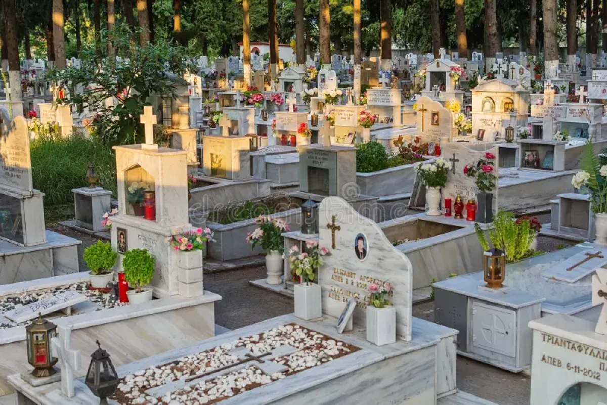 Οικογενειακή τραγωδία σημειώθηκε στην Ρόδο, όπου ένας πατέρας 86 ετών και ο 47χρονος γιος του, έφυγαν από τη ζωή με διαφορά μόλις 4 ημερών