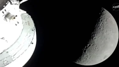 «Θα σας δούμε στην άλλη πλευρά». Έπειτα, επικρατεί σιωπή. Αυτή ήταν η τελευταία φράση του αστροναύτη Victor Glover προς το κέντρο επικοινωνιών της NASA