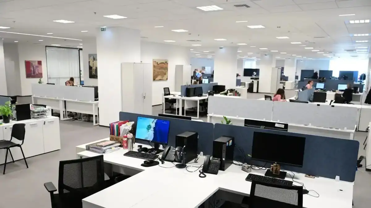 Μείωση 5% του αριθμού των δημοσίων υπαλλήλων αποφάσισε η κυβέρνηση στα πλαίσια του νέου Μεσοπρόθεσμου προγράμματος