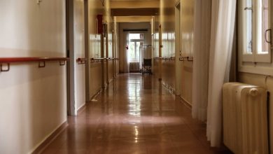 Αντιμέτωπες με εικόνες που προκαλούν οργή και βαθύ προβληματισμό βρέθηκαν οι Αρχές κατά τη διάρκεια αιφνιδιαστικού ελέγχου σε διαμέρισμα στους Αμπελόκηπους