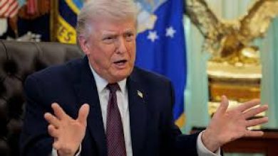 Καθώς το τελεσίγραφο που έχει απευθύνει στο Ιράν τελειώνει στις 03:00 τα ξημερώματα, ο Ντόναλντ Τραμπ συνεχίζει τις απειλές του…