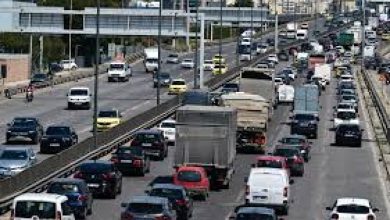 Σε πλήρη εξέλιξη βρίσκεται η πασχαλινή έξοδος των εκδρομέων από τα λιμάνια και τους πιο κεντρικούς οδικούς άξονες του Λεκανοπεδίου Αττικής.