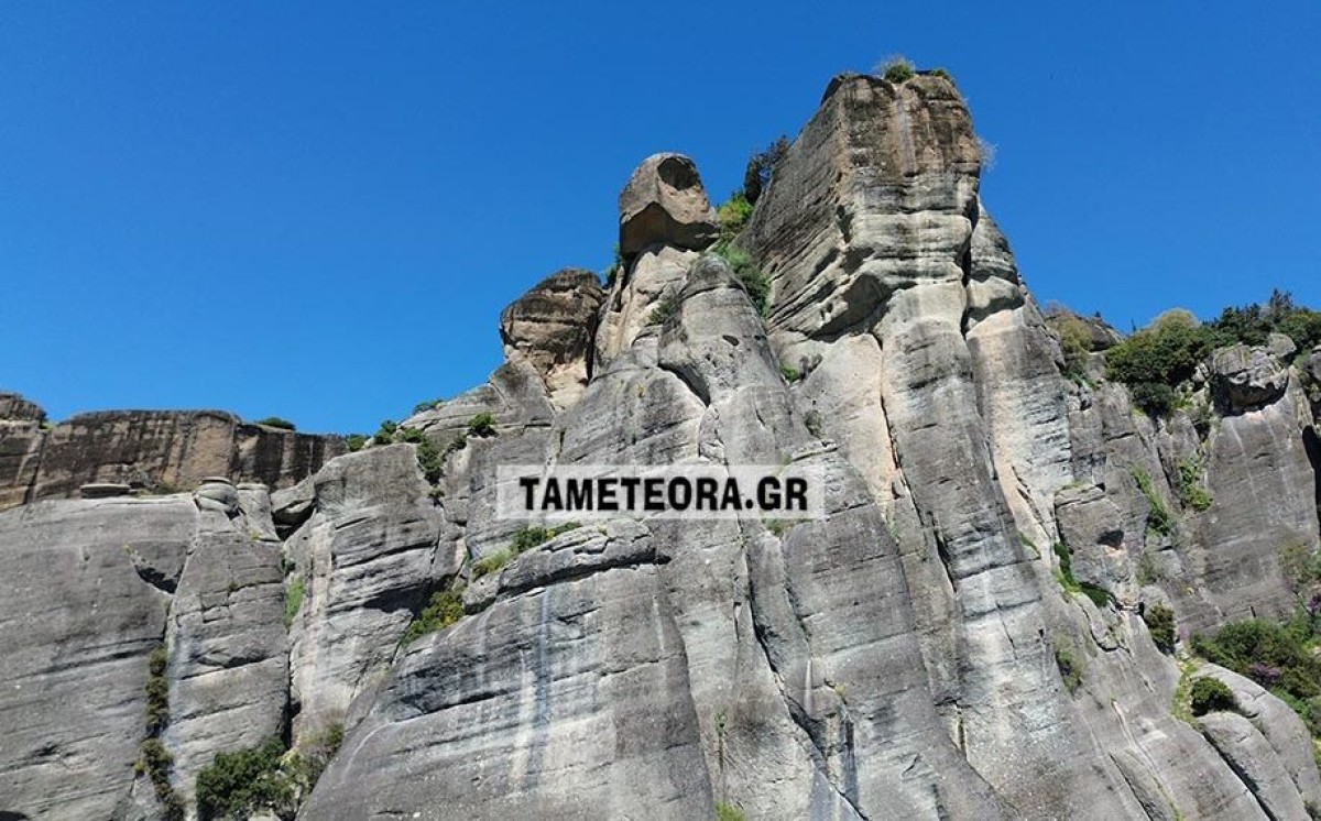 Τραγικό περιστατικό σημειώθηκε πριν από λίγες ώρες στα Μετέωρα, όπου μία 65χρονη γυναίκα έχασε τη ζωή της μετά από πτώση στο κενό. (βλέπε εδω)