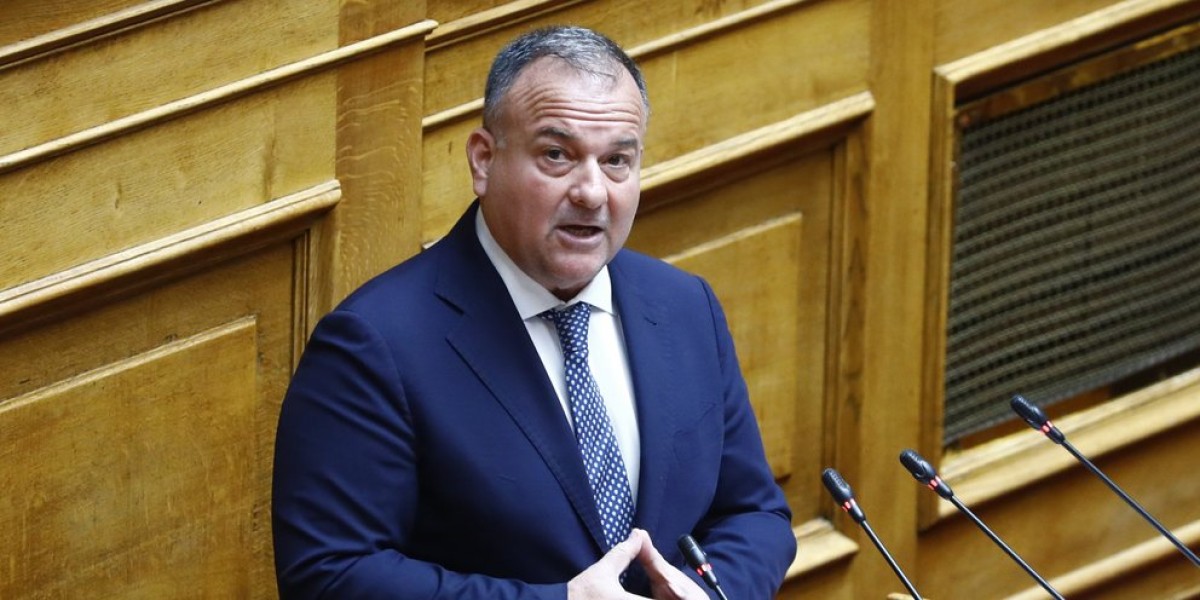 Πυκνώνουν ολοένα και περισσότερο οι φωνές που αμφισβητούν τον πολιτικό ρόλο του Άκη Σκέρτσου, ο οποίος έχει εκνευρίσει δεκάδες βουλευτές