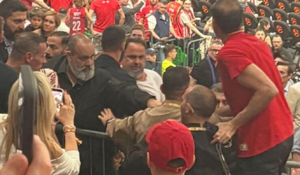 Οι αιχμηρές δηλώσεις του Γιώργου Φλωρίδη για το ενδεχόμενο φυλάκισης αθλητικών παραγόντων και το μήνυμα προς τον Βαγγέλη Μαρινάκη. Δείτε τις εξελίξεις.
