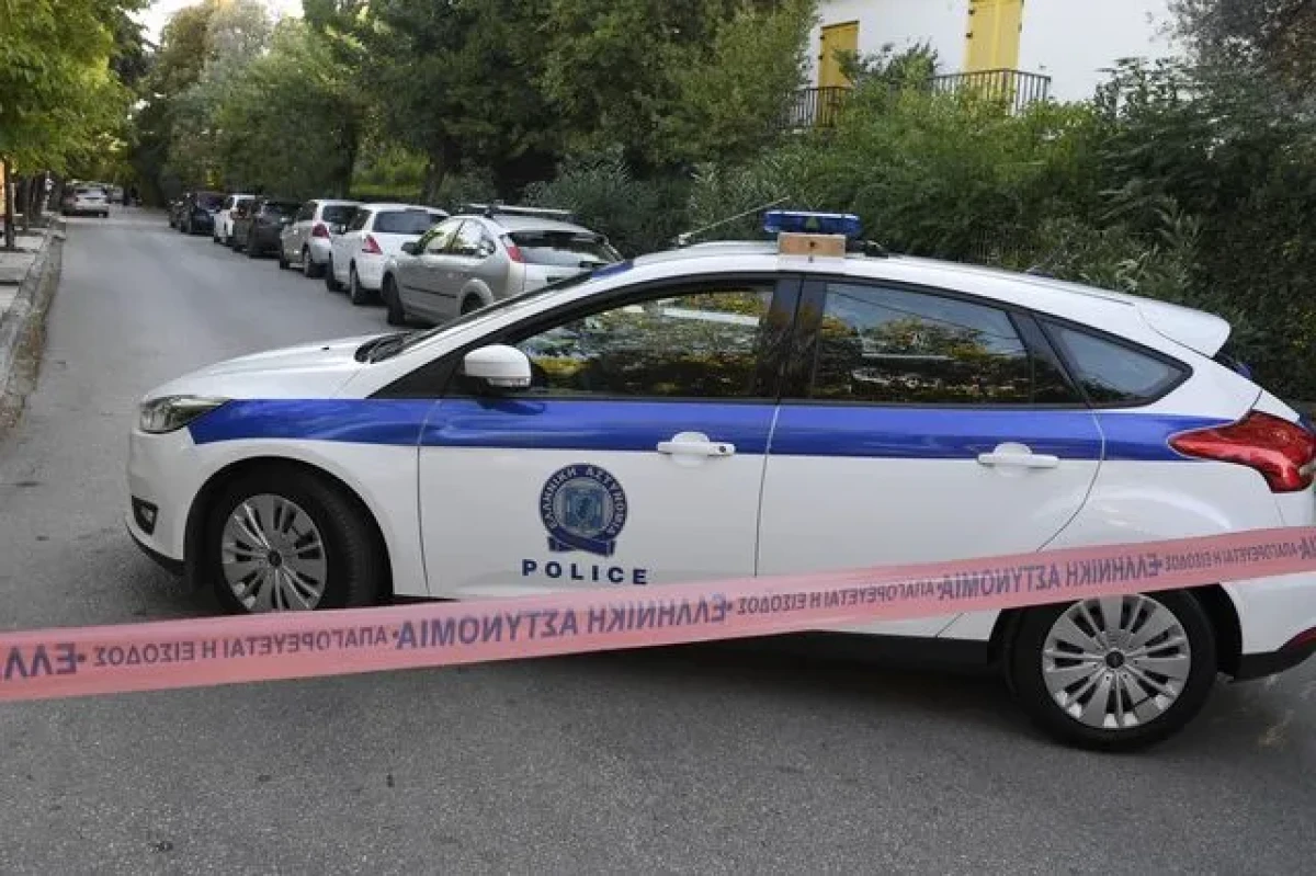 Χειροπέδες σε 27χρονο που παρίστανε το στέλεχος ναυτιλιακής εταιρείας. Πώς κατάφερε να αποσπάσει 22.000 ευρώ σε 48 ώρες, εξαπατώντας πολίτες με δήθεν προσλήψεις.