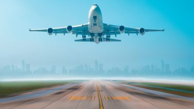 Σημαντικές ανατιμήσεις αναμένονται στα αεροπορικά εισιτήρια εντός Ευρώπης. Δείτε πώς οι πράσινοι φόροι και οι ελλείψεις αεροσκαφών επηρεάζουν το κόστος των ταξιδιών σας.