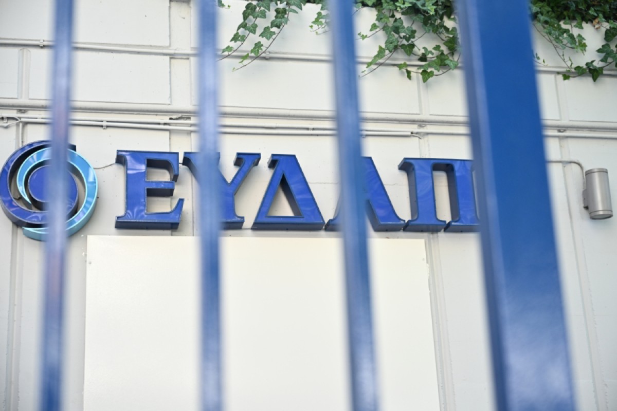 Την πληρώνουμε,με τιμολόγια, που ακριβαίνουν όλο και περισσότερο, για να μας ....κόβει το νερό!Κάθε μέρα σχεδόν ,στην Αττική, έχουμε δελτίο διακοπών στην υδροδότηση!