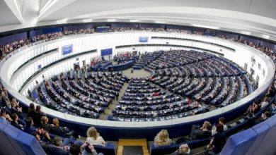 Στο Ευρωκοινοβούλιο, το τμήμα οικονομικών διαπίστωσε ότι πολιτικά κόμματα και ιδρύματα (σ.σ. think tanks για παράδειγμα) είχαν σπαταλήσει