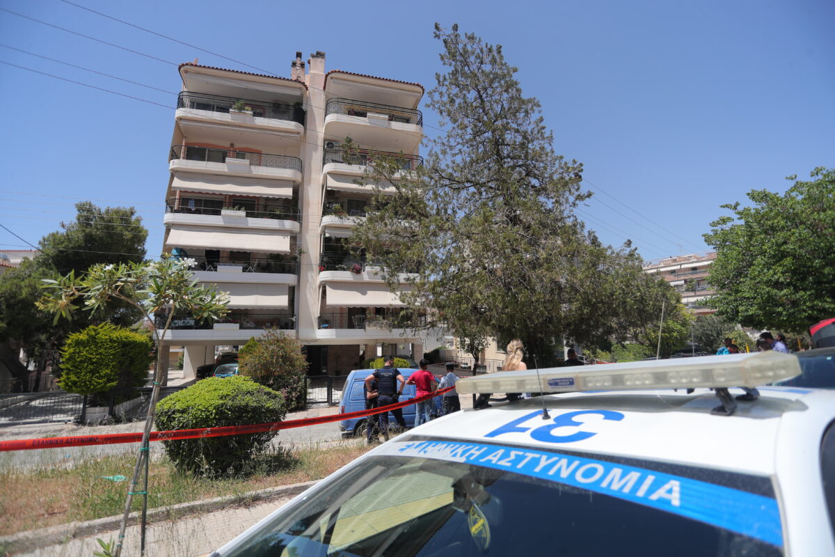 Συγκλονιστικές εξελίξεις στην Ηλιούπολη μετά την πτώση των δύο 17χρονων. Δείτε τα στοιχεία από το σημείωμα που εντοπίστηκε και την κατάσταση της υγείας της τραυματισμένης κοπέλας.
