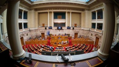 Ανάλυση των ρευστών ισορροπιών στην εγχώρια πολιτική σκηνή. Πώς οι εσωκομματικές διεργασίες και η εκλογική συμπεριφορά διαμορφώνουν το νέο σκηνικό