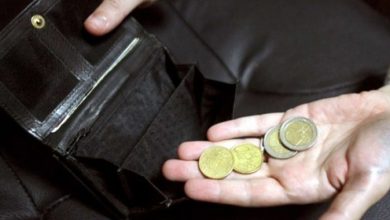 Τα ανησυχητικά στοιχεία της έκθεσης του ΙΟΒΕ για τα ελληνικά νοικοκυριά. 7 στους 10 δυσκολεύονται να τα βγάλουν πέρα. Οι ανισότητες σε υγεία και στέγη.