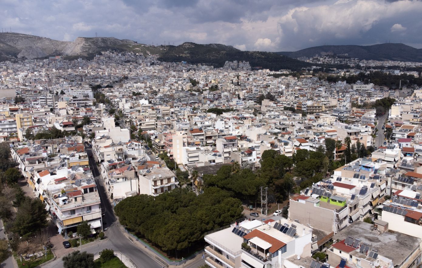 Όλες οι αλλαγές που φέρνει το νέο Μητρώο Ακινήτων (ΜΙΔΑ) με τσουχτερά πρόστιμα έως $1.000$ ευρώ, καθώς και ο νέος τρόπος υπολογισμού του ΕΝΦΙΑ από το $2027$ χωρίς αναδρομικά.