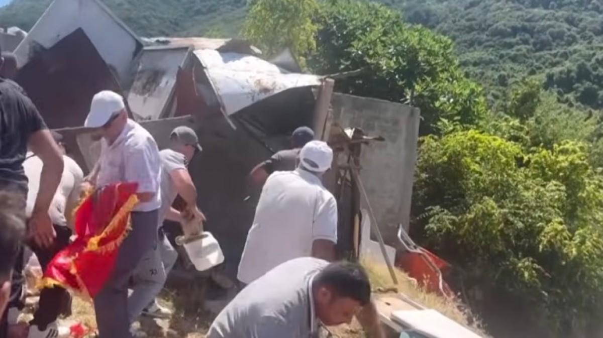 Σοβαρά επεισόδια στην Αλβανία: Διαδηλωτές εισέβαλαν και κατέστρεψαν εργοτάξιο μεγάλης τουριστικής επένδυσης σε προστατευόμενο υδροβιότοπο. Οι αντιδράσεις της Ε.Ε.