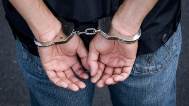 Χειροπέδες σε 38χρονο στη Θεσσαλονίκη μετά από καταγγελία δύο 16χρονων για ασέλγεια μέσα σε αστικό λεωφορείο. Όλες οι λεπτομέρειες του αστυνομικού ρεπορτάζ.