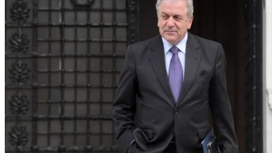 «Εσωτερικό έλεγχο» ξεκαθάρισε πως διεξήγαγε η Κομισιόν για την φερόμενη εμπλοκή του Δημήτρη Αβραμόπουλου στην υπόθεση του Qatargate