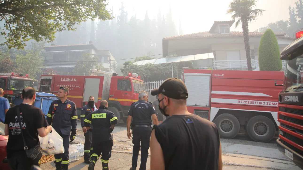 Σορός αγνώστων μέχρι στιγμής στοιχείων εντοπίστηκε εντός της δασικής έκτασης στην πυρκαγιά που εκδηλώθηκε στο Δερβένι του δήμου Ωραιοκάστρου Θεσσαλονίκης.
