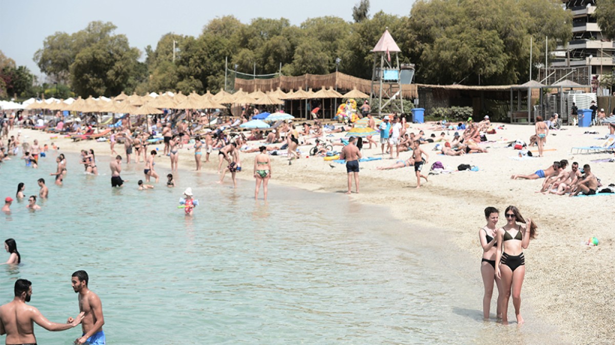 Η Ελλάδα έχει «ξεφύγει» από τον εφιαλτικό ευρωπαϊκό καύσωνα, ωστόσο, για δύο μέρες, με την υποχώρηση του μελτεμιού, η θερμοκρασία ανεβαίνει