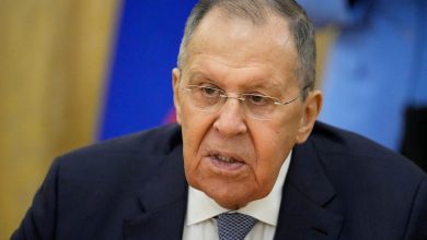Ο Σεργκέι Λαβρόφ ξεκαθαρίζει ότι η Ρωσία δεν θεωρεί την ΕΕ εταίρο σε διαπραγματεύσεις για την Ουκρανία, κατηγορώντας τις Βρυξέλλες για απώλεια αυτονομίας.