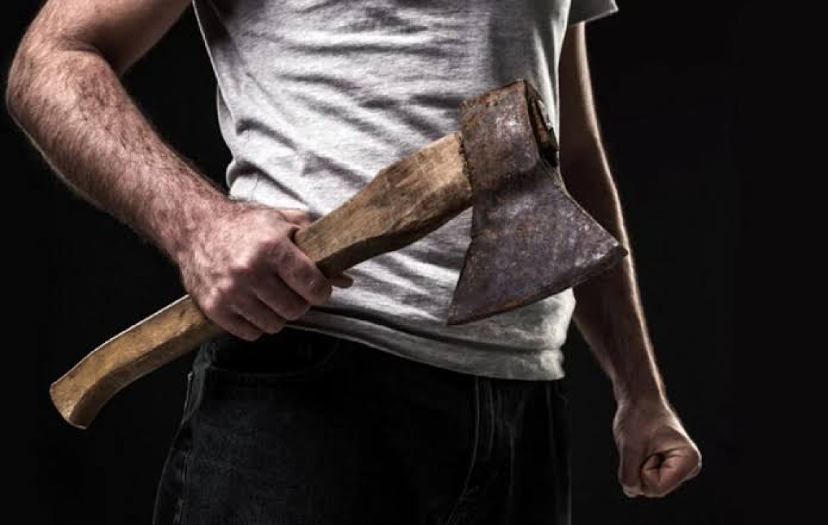 Άγριο επεισόδιο σημειώθηκε χθες το πρωί της Τετάρτης στη Λάρισα με έναν 50χρονο άνδρα ο οποίος απειλούσε να κάψει ζωντανή την 45χρονη πρώην σύζυγό του.
