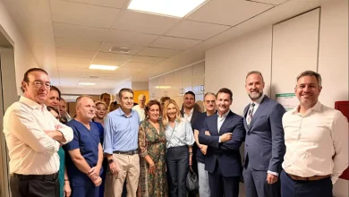 Συγκλονιστικές στιγμές στον «Ευαγγελισμό». Ο υφυπουργός παρά τω πρωθυπουργώ Γιώργος Μυλωνάκης επέστρεψε όρθιος για να ευχαριστήσει τους γιατρούς που του έσωσαν τη ζωή.