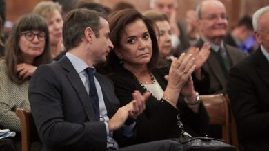 Η Ντόρα Μπακογιάννη διαφοροποιείται από την πρόταση του Κυριάκου Μητσοτάκη για 6ετή θητεία του Προέδρου της Δημοκρατίας. Γιατί ζητά να παραμείνουν οι δύο πενταετίες.