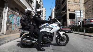 Μεγάλη κινητοποίηση της αστυνομίας και καταδίωξη στον Κορυδαλλό. Δείτε πώς οι δυνάμεις της ΕΛ.ΑΣ. ακινητοποίησαν το ύποπτο όχημα και προχώρησαν σε συλλήψεις.