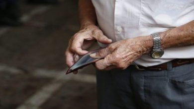Το ΣτΕ βάζει τέλος στη διπλή εθνική σύνταξη για τις συντάξεις χηρείας. Πώς σχεδιάζει το Υπουργείο Εργασίας τη ρύθμιση για να προστατεύσει τους συνταξιούχους από περικοπές και αναδρομικά.