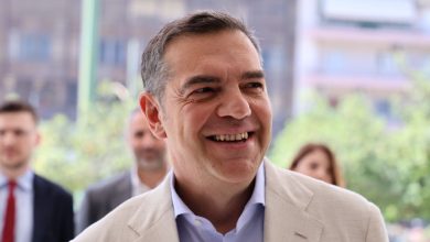 Όλα τα ονόματα των 50 «εκλεκτών» που στελεχώνουν τη σκιώδη κυβέρνηση του Αλέξη Τσίπρα. Ποιοι αναλαμβάνουν τους κρίσιμους τομείς της ΕΛ.Α.Σ. και του Ινστιτούτου.