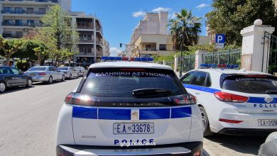 Σοκ στον Βόλο από την εξάρθρωση σπείρας που εκβίαζε έναν 13χρονο με πρόσχημα βεγγαλικά, καταφέρνοντας να του αποσπάσει 370.000 ευρώ από τις οικονομίες των γονιών του