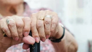 Θύμα απάτης έπεσε μια 79χρονη γυναίκα στη Θεσσαλονίκη, από επιτήδειους που προσποιήθηκαν τους υπαλλήλους του ΔΕΔΔΗΕ και διέφυγαν με λίρες και κοσμήματα αξίας χιλιάδων ευρώ.