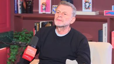 Στην πολυσυζητημένη δήλωσή του ότι «το ψάρι ψήνεται και από τις δύο πλευρές» επανήλθε ο Απόστολος Γκλέτσος, αποκαλύπτοντας πως επρόκειτο για μια συνειδητή στρατηγική κίνηση με στόχο να στηρίξει ανήλικα παιδιά που βίωναν βία και απόρριψη εξαιτίας της σεξουαλικής τους ταυτότητας ή ακόμη και υποψιών γύρω από αυτή.