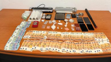Στα χέρια των αστυνομικών του αποκαλούμενου «Ελληνικού FBI» βρέθηκε ένας 35χρονος δικηγόρος, ο οποίος κατηγορείται ότι συμμετείχε σε υπόθεση διακίνησης ναρκωτικών στο κέντρο της Αθήνας.