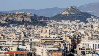 Σοκαριστικά στοιχεία της Eurostat κατατάσσουν την Ελλάδα στην 3η θέση της ΕΕ στην αύξηση των ενοικίων. Δείτε την ανάλυση των αιτιών της στεγαστικής κρίσης και πώς αυτή επηρεάζει τα νοικοκυριά