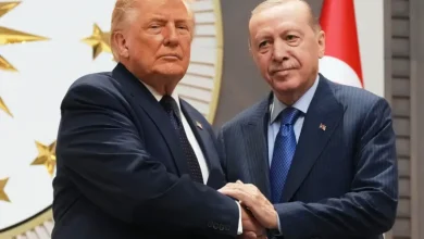 Ο Πρόεδρος Ντόναλντ Τραμπ αρνήθηκε την Τρίτη να απαντήσει αν σχεδιάζει να ανακοινώσει πρόσθετες μειώσεις αμερικανικών στρατευμάτων στην Ευρώπη, λέγοντας στους δημοσιογράφους «θα δούμε», κατά τη διάρκεια διμερούς συνάντησης με τον Τούρκο πρόεδρο Ρετζέπ Ταγίπ Ερντογάν ενόψει της συνόδου κορυφής του ΝΑΤΟ στην Άγκυρα.
