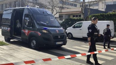 Οι γαλλικές αρχές ερευνούν μια ασύλληπτη τραγωδία στην πόλη Οράνζ, έπειτα από μια ανατριχιαστική ανακάλυψη σε σπίτι.
