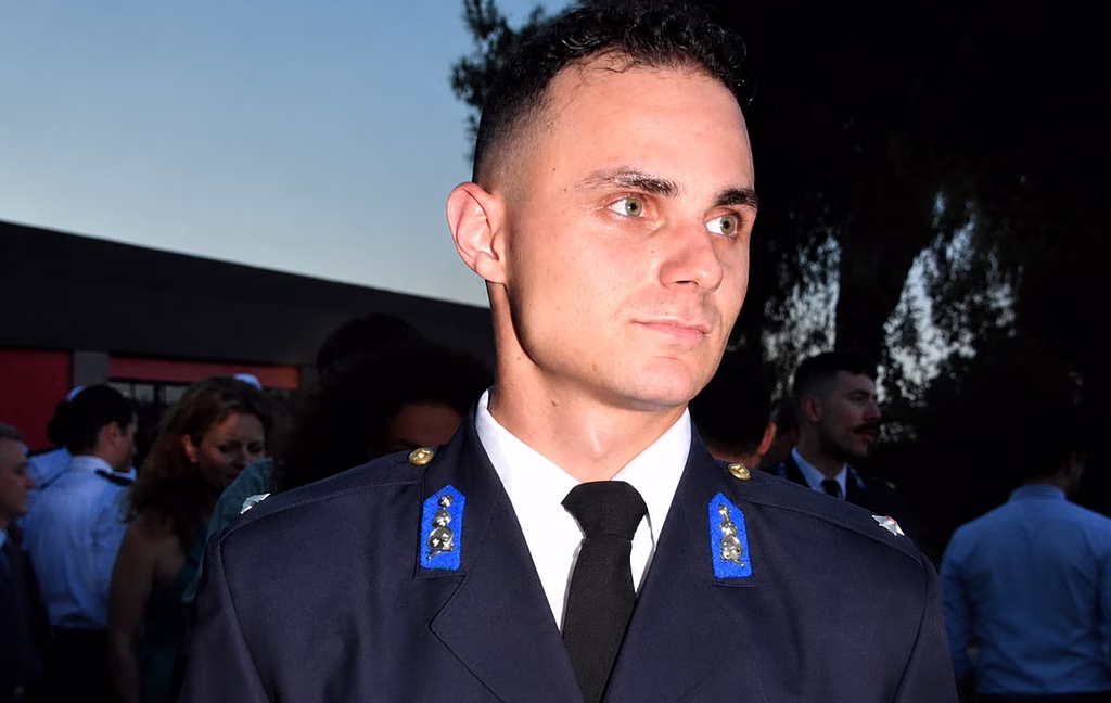 Βαθιά οδύνη έχει προκαλέσει στο Αγρίνιο, ο θάνατος του αξιωματικού της Πυροσβεστικής που εντοπίστηκε νεκρός σε σημείο εκτός του περιμέτρου της φωτιάς που εκδηλώθηκε χθες, Τετάρτη στο Γύθειο.