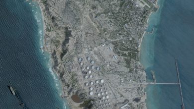 Στην επέκταση των αμερικανικών στρατιωτικών επιχειρήσεων στο Ιράν φαίνεται πως προσανατολίζεται ο Ντόναλντ Τραμπ, μετά από πολυήμερες ενημερώσεις που έλαβε από κορυφαίους συμβούλους του, σύμφωνα με Αμερικανούς αξιωματούχους τους οποίους επικαλείται η Wall Street Journal.