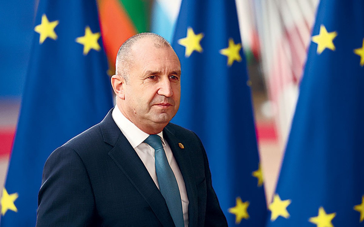 Η Βουλγαρία δεν θα αποτελεί πλέον μέρος του λεγόμενου "συνασπισμού των προθύμων", μιας ομάδας χωρών που υποστηρίζουν την Ουκρανία απέναντι στη ρωσική επιθετικότητα, σύμφωνα με τον πρωθυπουργό Ρούμεν Ράντεφ.