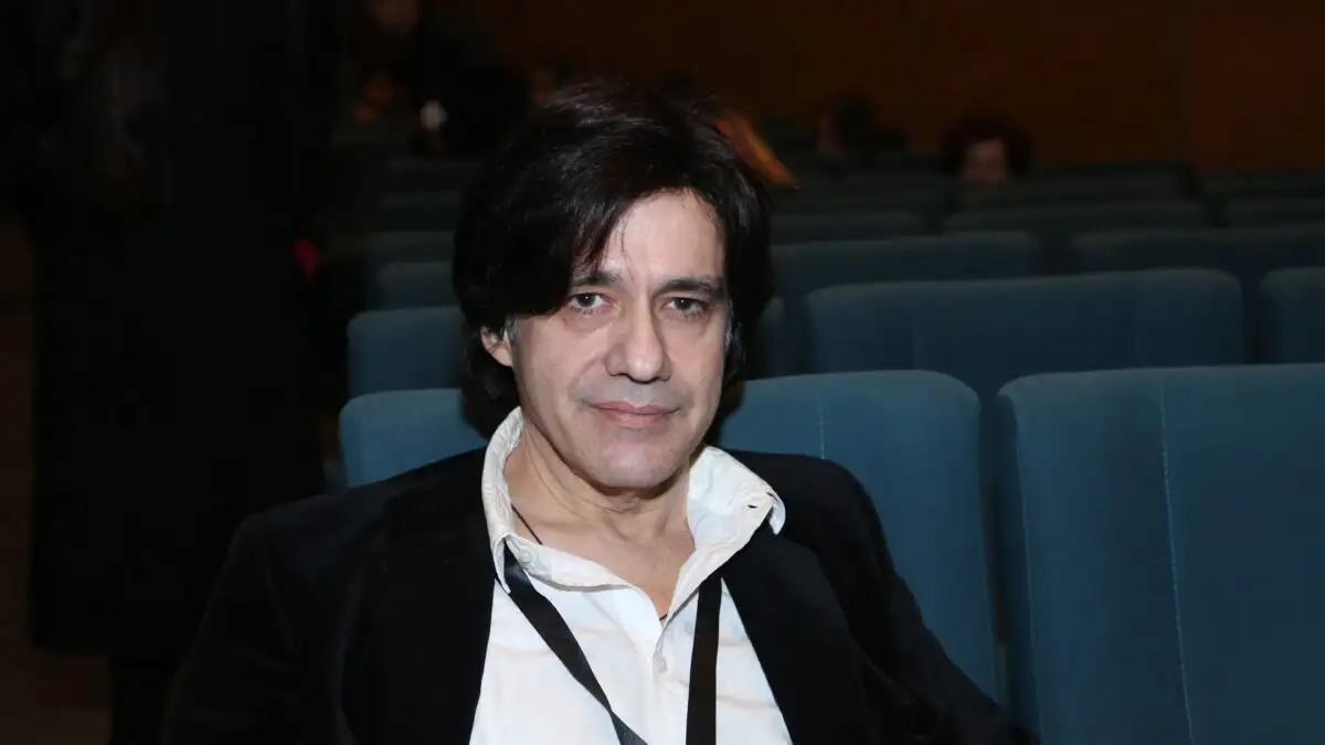 Ο Αλέξης Σταμάτης, ένας από τους πιο επιτυχημένους εκπρόσωπους της νέας γενιά της ελληνικής πεζογραφίας, έφυγε από τη ζωή σε ηλικία 67 ετών μετά από μάχη με σπάνια ασθένεια.